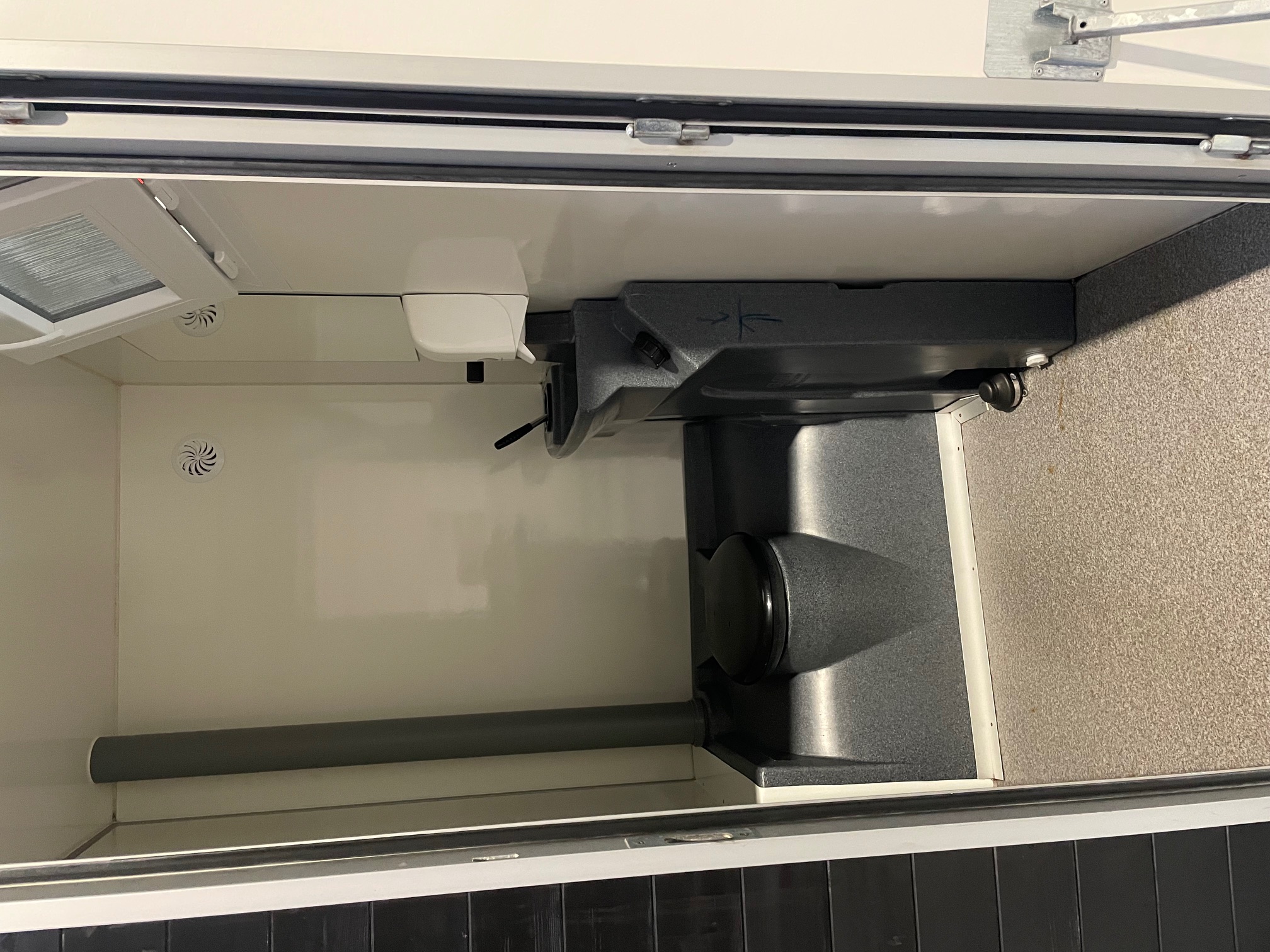 C. Dobbelt toilet trailer m. Tank sort  thumbnail 1