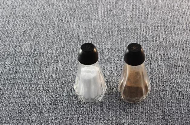 Salt og peber glas m/indhold thumbnail 0