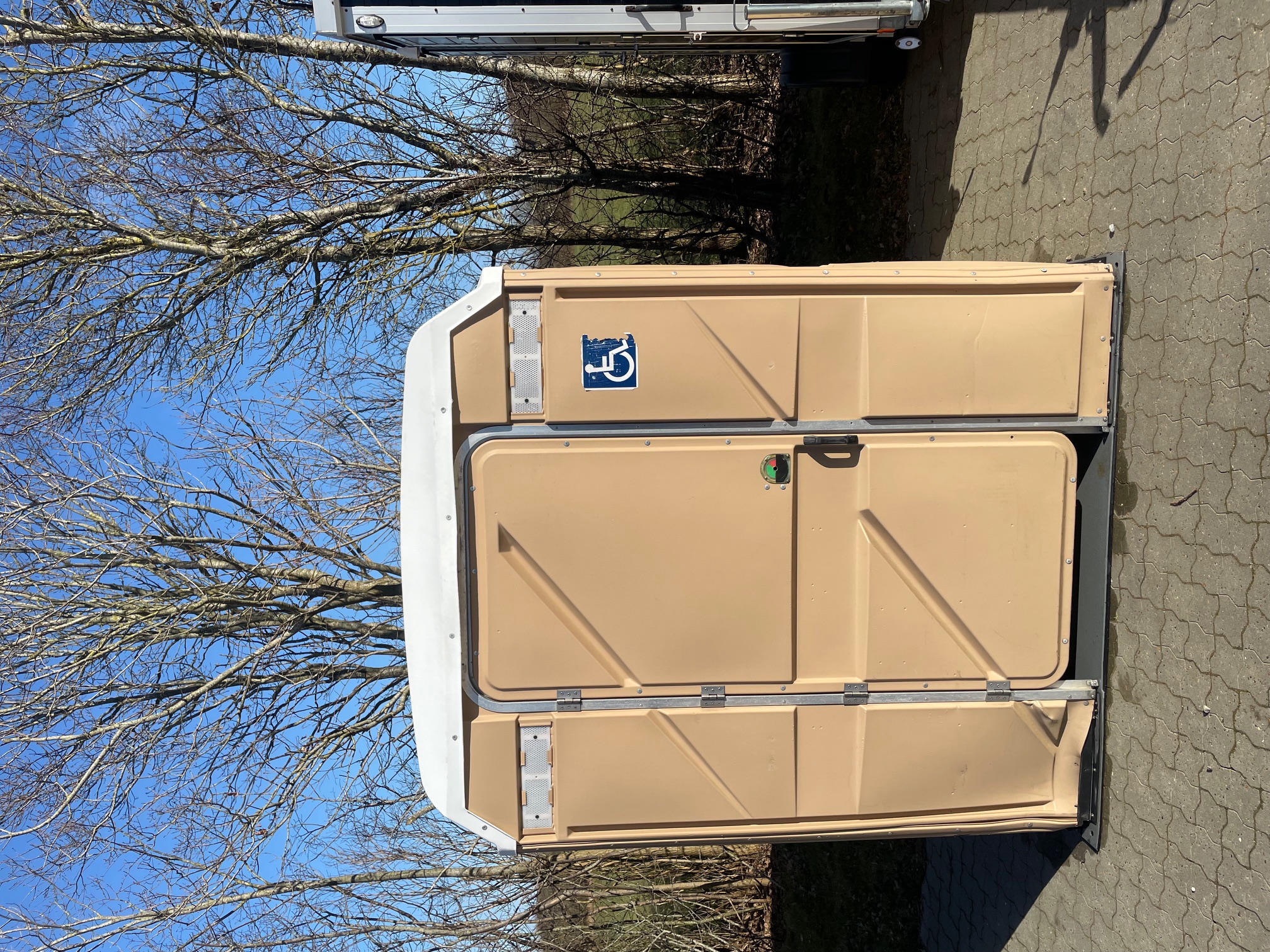 F. Handicap toilet kabine thumbnail 1