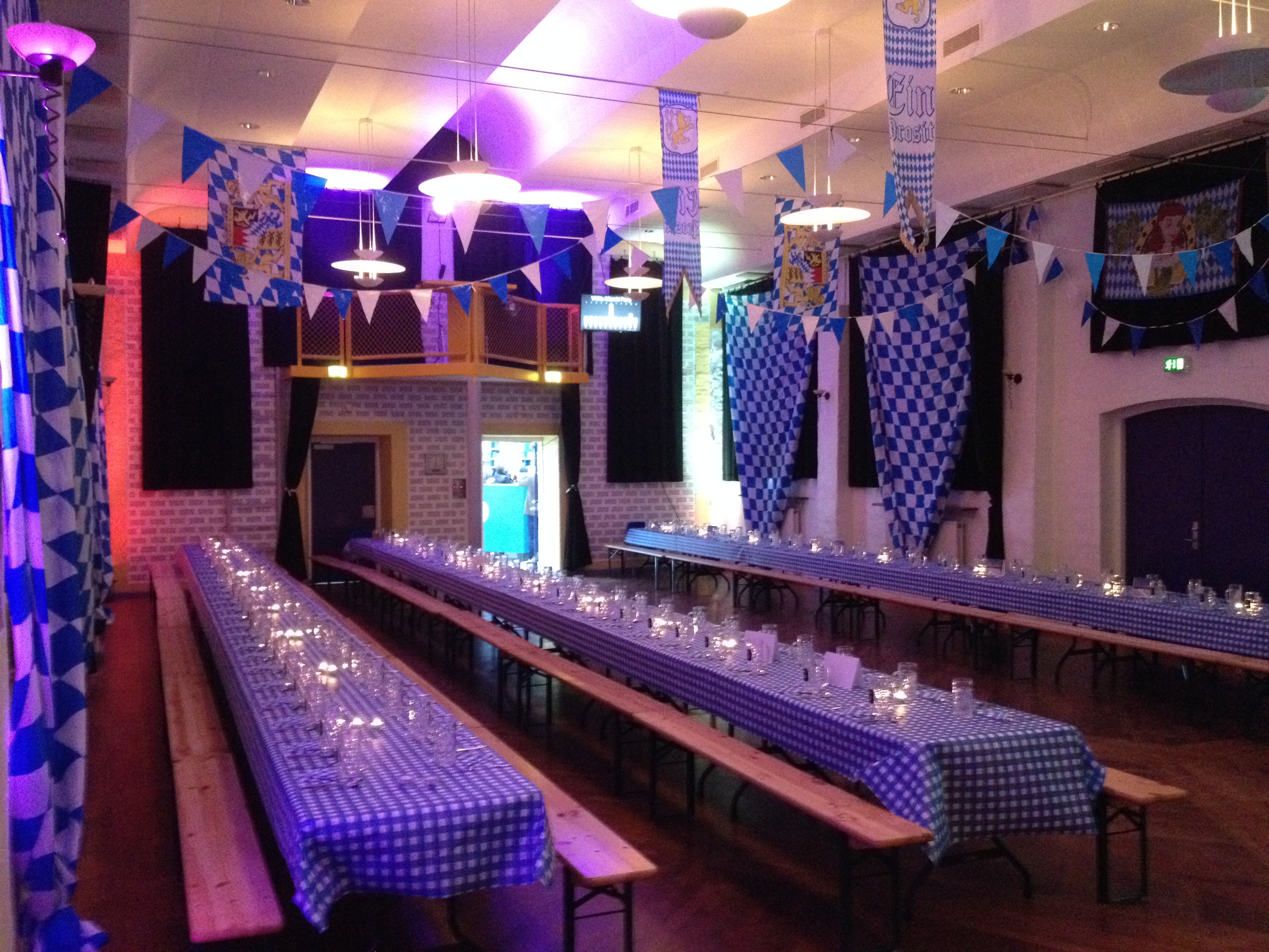 Bord/bænkesæt indendørs thumbnail 1